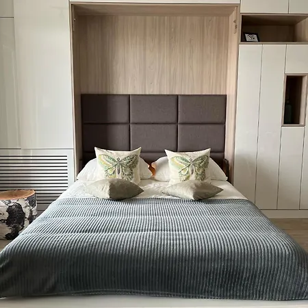 아파트 Cubicle 52 Terrace & Free Parking *